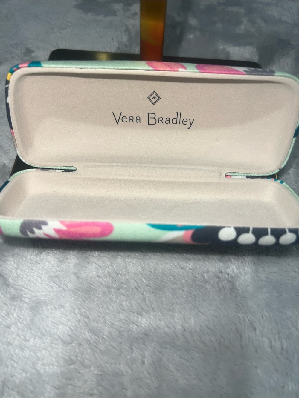 Vera Bradley hard clamshell eyeglass case - Picture 3 of 3